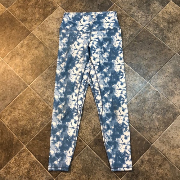 High waisted Blue Tie Dye 7/8 Leggings NWOT - Picture 7 of 13